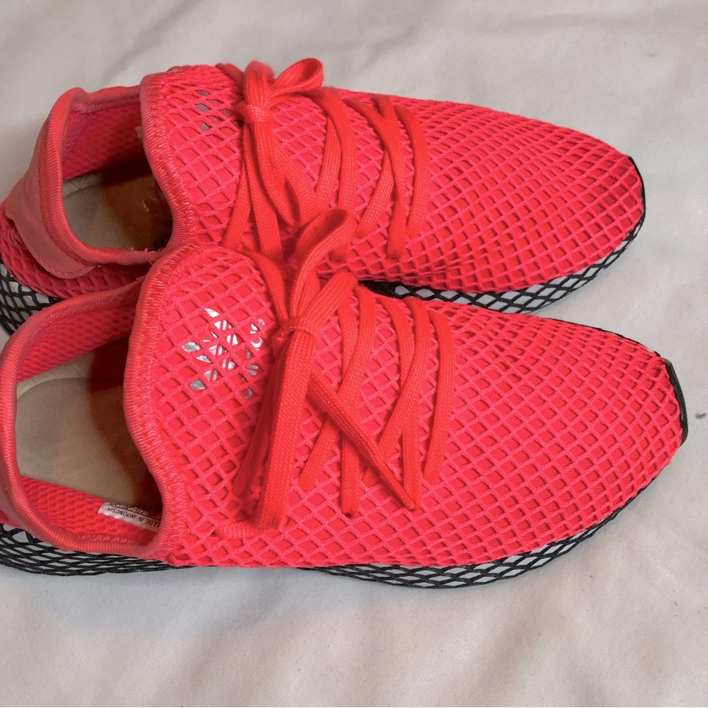 deerupt runner shoes shock pink